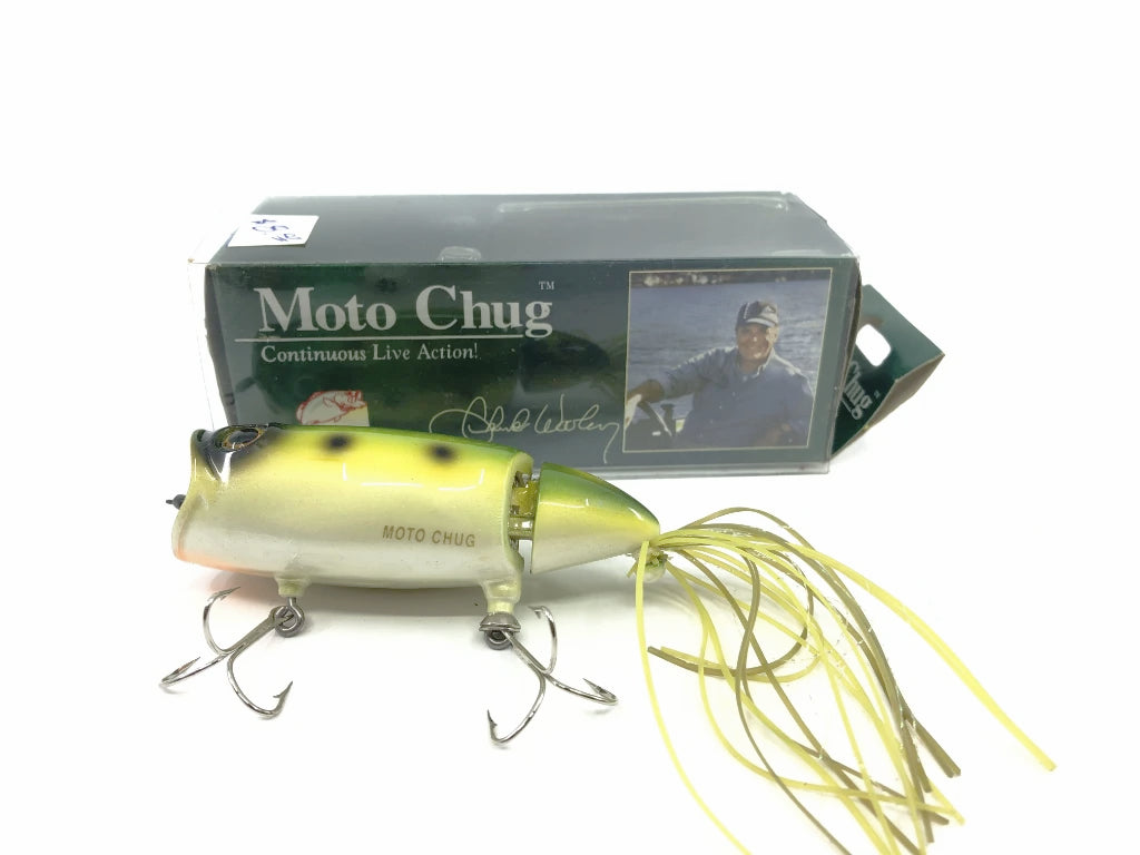 Moto Chug Chuck Woolery Live Action Lure Frog Color New in Box Novelty